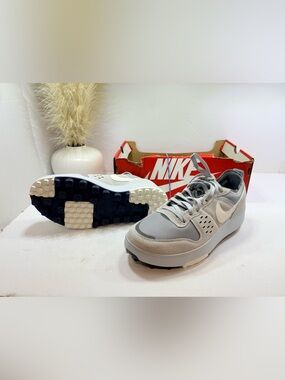 68. Nike City men’s 7.5 or 9 women no box lid